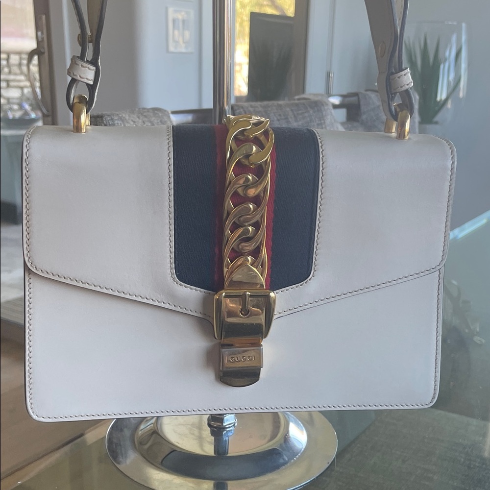 Gucci White Leather Shoulder Bag with Red & Blue Stripe and Gold Chain
